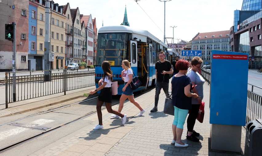 Wielkie kłopoty dla pasażerów MPK. Kazimierza Wielkiego bez tramwajów [OBJAZDY]