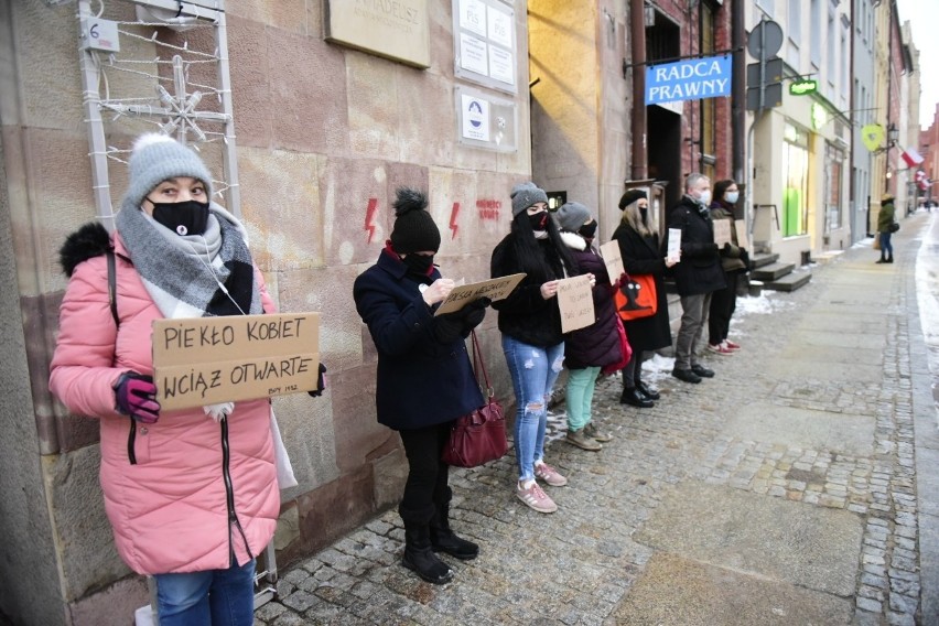 W Toruniu pod biurem Prawa i Sprawiedliwości przy ul....