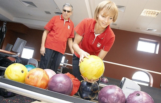 Jadwiga Szuszkiewicz trenuje w klubie MK Bowling. Obok jej asystent Piotr Dudek