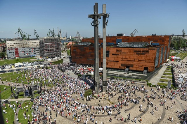 Czerwiec 2019. Obchody 30 rocznicy pierwszych częściowo wolnych wyborów w Polsce na placu przed ECS