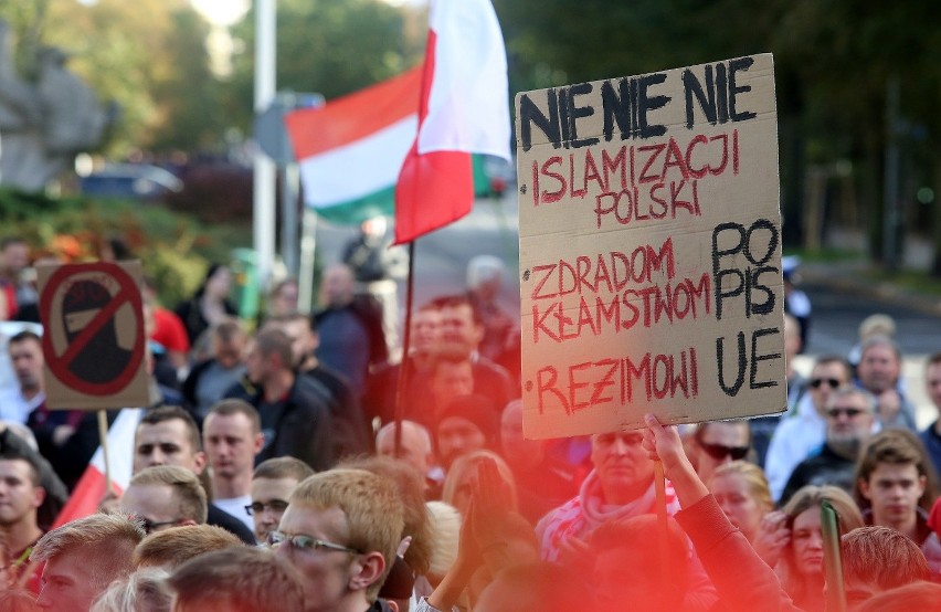 "Szczecin wolny od islamu". Protest przeciw imigrantom [wideo]