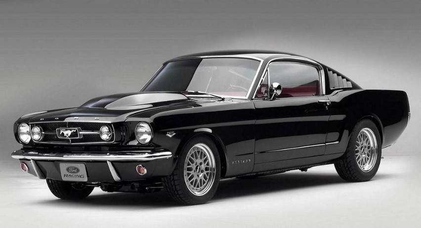 Już pierwsza generacja Mustanga była doskonałym samochodem....