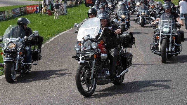 W niedzielę w Koszalinie odbyło się oficjalne rozpoczęcie sezonu motocyklowego. Zobaczcie zdjęcia i wideo!
