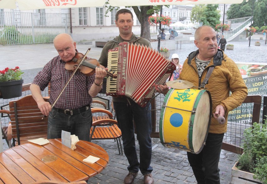 Zawieruchy Radomskie 2017 zakończone. W Radomiu grali mistrzowie muzyki ludowej i ich uczniowie