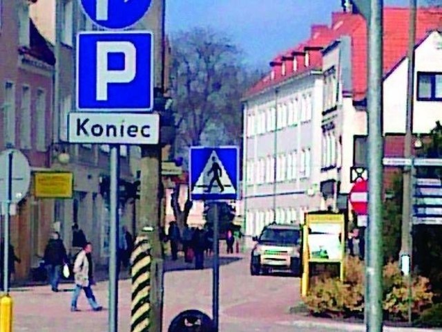 Land rover radnego Bolińskiego na ul. ks. ppłk. Wryczy.