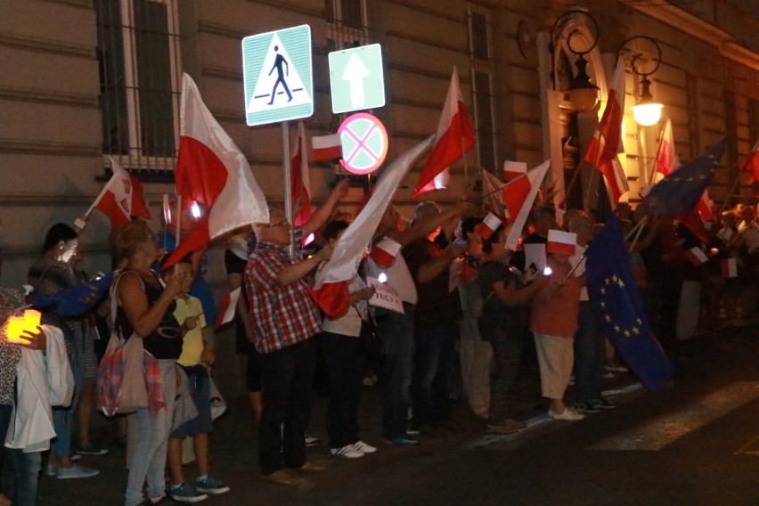 Przed sądeckim sądem manifestacja o trzecie veto [ZDJĘCIA, WIDEO]