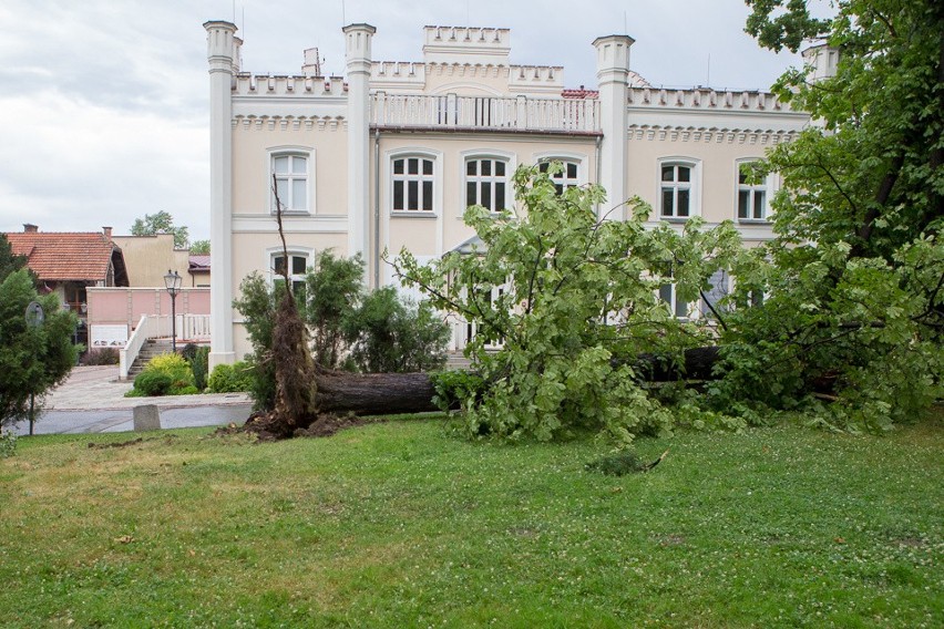 Gwałtowna burza w Tarnowie, ranni i spore zniszczenia [ZDJĘCIA INTERNAUTÓW]