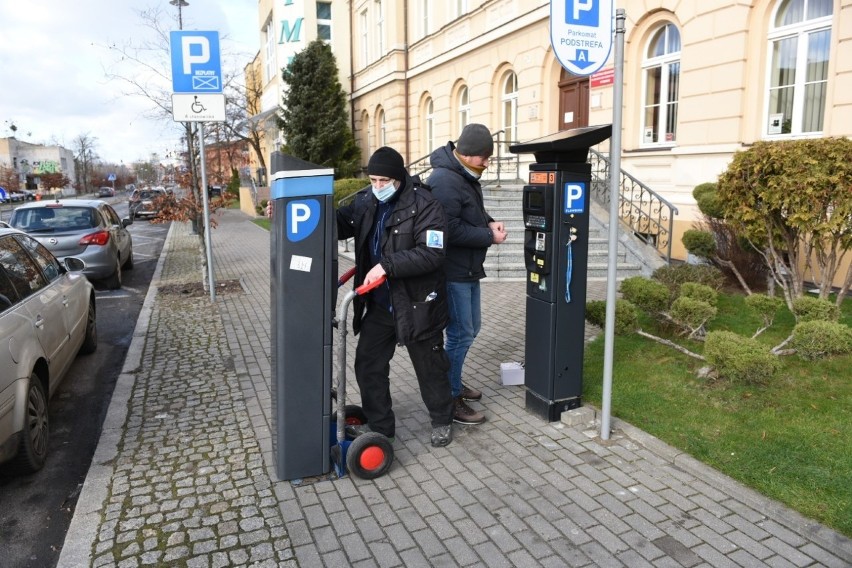 Wymiana parkometrów na nowe właśnie trwa