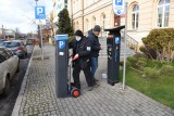 Nowe parkomaty w Toruniu. Są ekologiczne! Jak z nich korzystać? Instrukcja krok po kroku