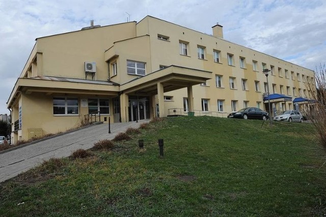 Miejski ośrodek zdrowia przy ul. Szpunara w Wieliczce idzie do rozbudowy. Nowa część obiektu ma być gotowa na wiosnę 2022 roku