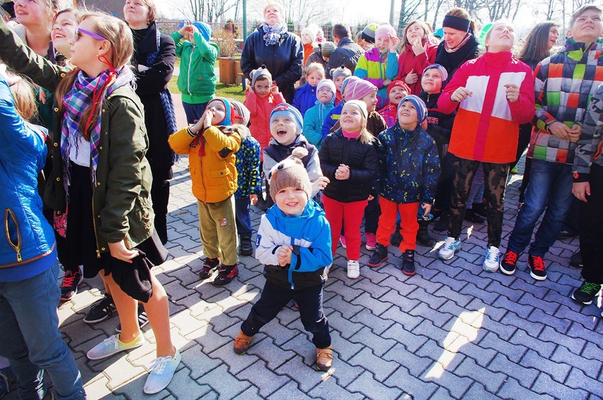 300 zielonych baloników na powitanie wiosny w Strzyżowicach [ZDJĘCIA]