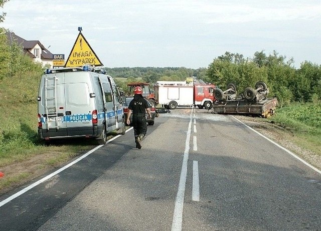 55-letni traktorzysta zginął przygnieciony przez ciągnik.