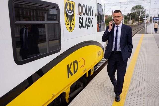 „Inwestycje w spółkę przełożyły się na jej niesamowity rozwój” - rozmowa z Damianem Stawikowskim, prezesem Kolei Dolnośląskich