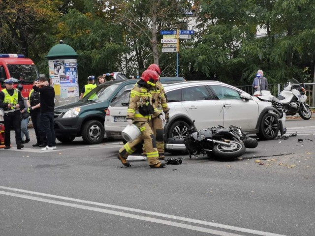 Wypadek w Kluczborku. Zderzenie motocykla z samochodem