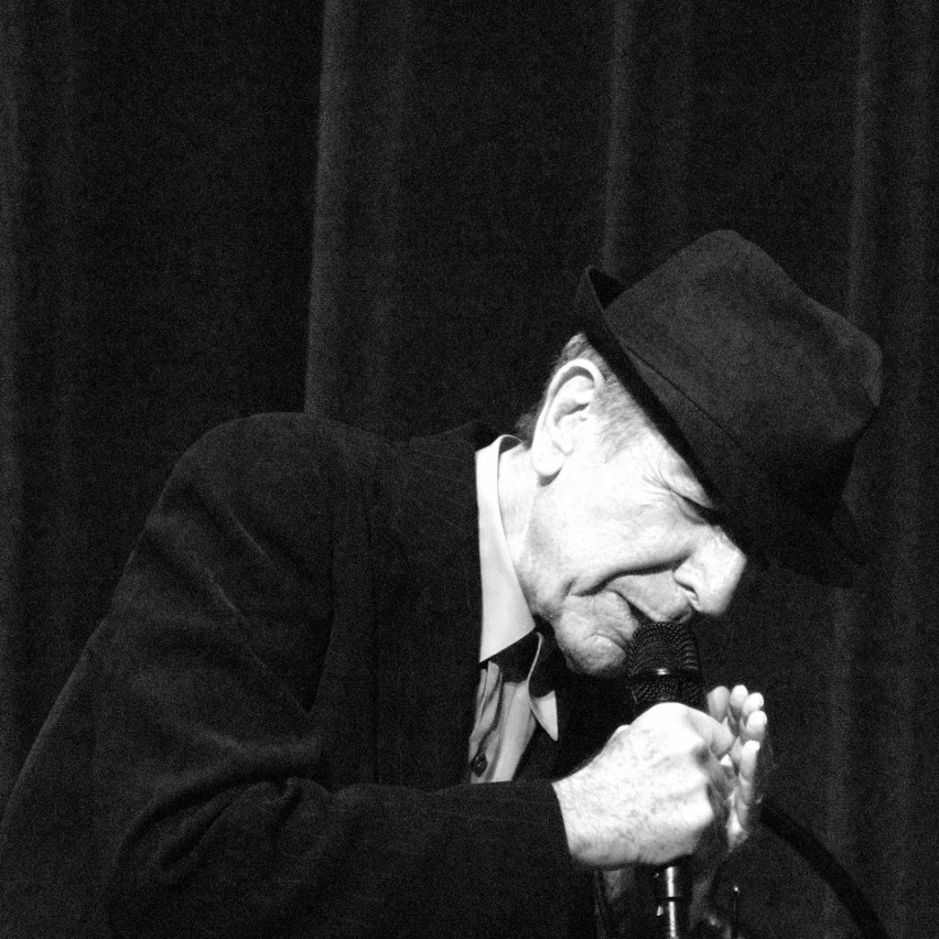 Leonard Cohen był kanadyjskim poetą, pisarzem i...
