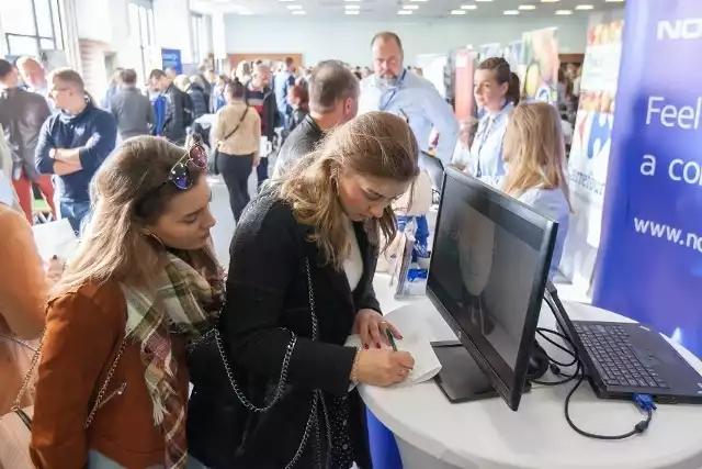 Średnie wynagrodzenie w Toruniu wynosi 8224,41 zł brutto miesięcznie, w Bydgoszczy 7237,43 zł. Luty to kolejny miesiąc, gdy na płace wygrywa gród Kopernika.