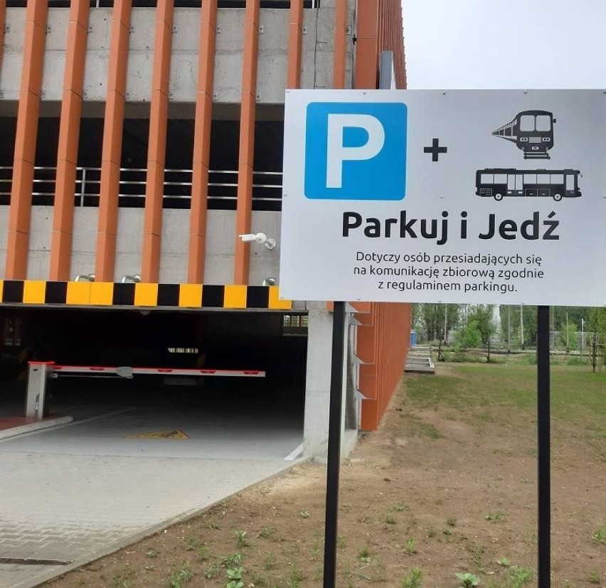 Parking wielopoziomowy park & ride przy dworcu PKP...
