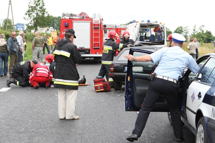 Dwa samochody zderzyly sie czolowo na ul. Portowej w...
