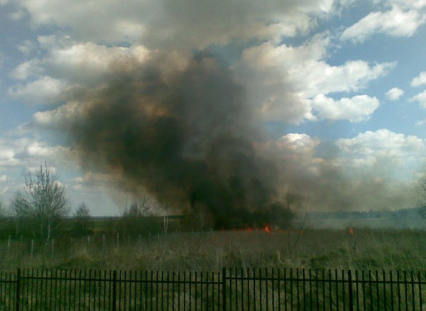 Foto z pożaru w Świlczy w rejonie salonu BMW i hurtowni Zulibet - nadesłane przez naszego internautę na platformę alarm@nowiny24.pl.