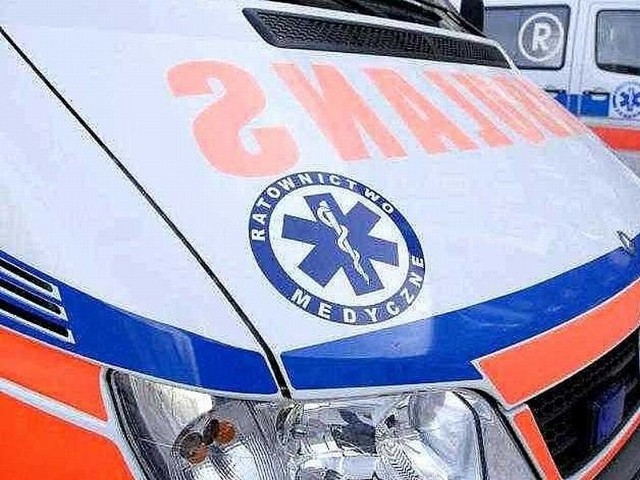 Mężczyznę i kobietę ambulans zabrał do szpitala