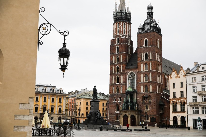 Bazylika Mariacka (plac Mariacki 5):...