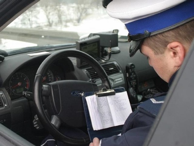 Policjanci z Krosna Odrzańskiego i Gubina wystawili pięć mandatów karnych.