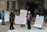 Rodzice, uczniowie i nauczyciele blokują ul. Okólną! [FILM, zdjęcia]