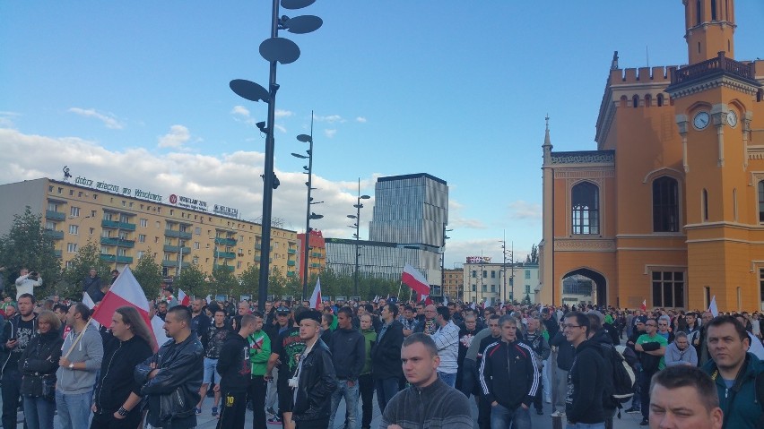 Marsz narodowców przeciwko uchodźcom we Wrocławiu