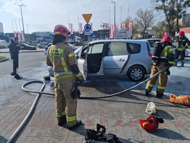 Poranny pożar samochodu osobowego na Żółkiewskiego w Toruniu.