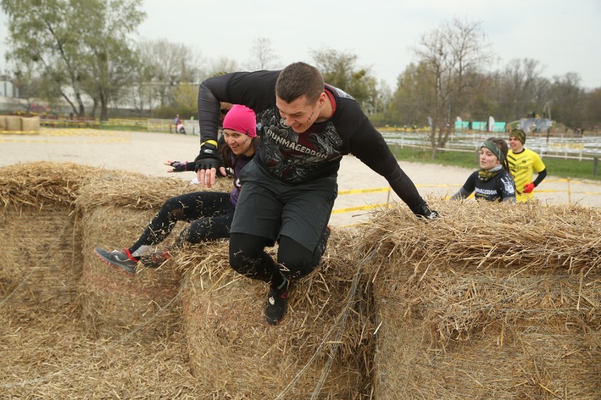 Runmageddon na Partynicach. Pierwszy dzień zmagań [GALERIA ZDJĘĆ]