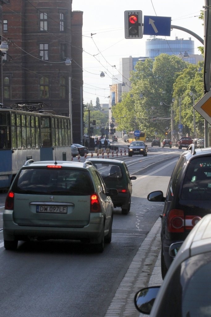 Wrocław: Niespodzianka na Podwalu. Czerwone światło, ale można jechać (ZDJĘCIA, FILM)