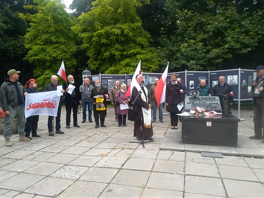 Kraków. Mija 20 lat od wmurowania kamienia węgielnego pod pomnik "Tym co stawiali opór komunizmowi w latach 1944-1956". 