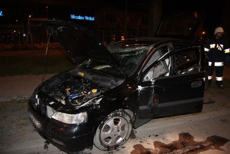 Opole: Auto uderzylo w latarnie. Do zdarzenia doszlo na...
