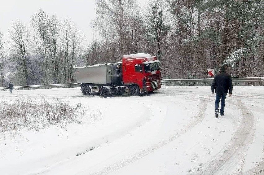 Samochody ciężarowe mają problem z wzniesieniami z powodu...