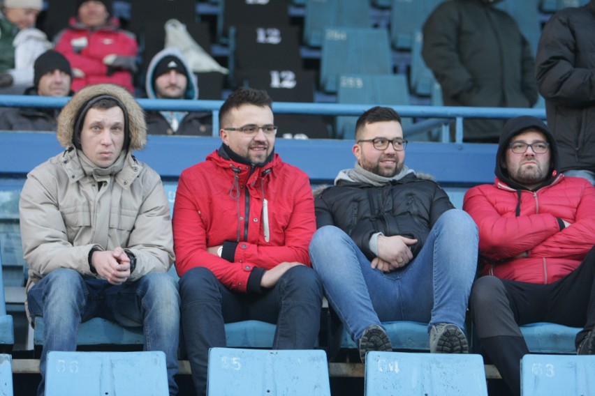 Ruch Chorzów - Bytovia [ZDJĘCIA KIBICÓW] Fani zmobilizowali piłkarzy Niebieskich