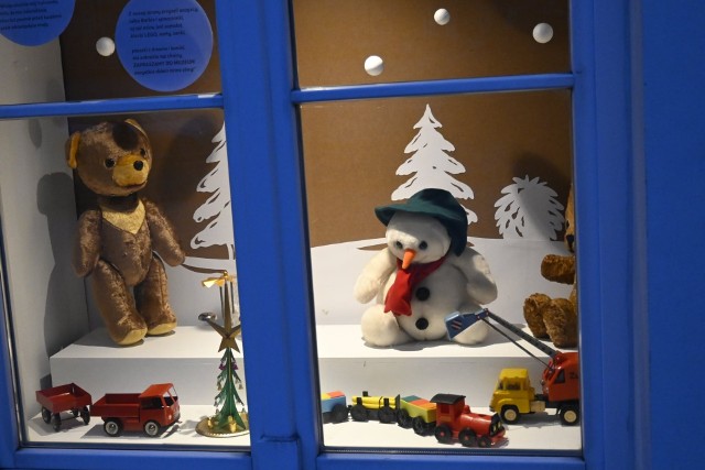 W Kielcach oglądać można wystawę dawnych zabawek, które kiedyś zostały komuś podarowane pod choinkę.