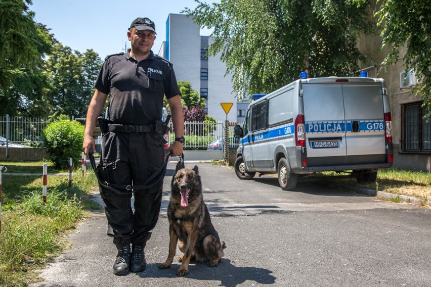 Kraków. Tor przeszkód, materiały wybuchowe i narkotyki. Policyjne psy stanęły w szranki [ZDJĘCIA]