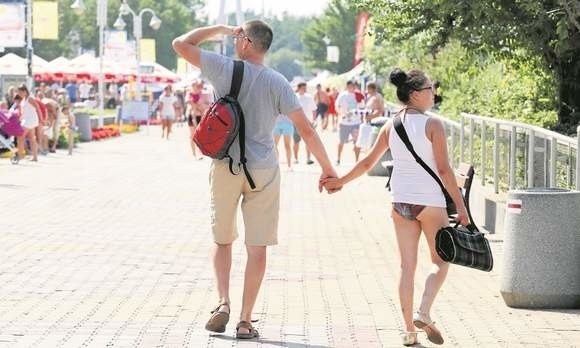 Środek zimy. Ustka zaśnieżona. A w ratuszu gorące dyskusje o lecie.