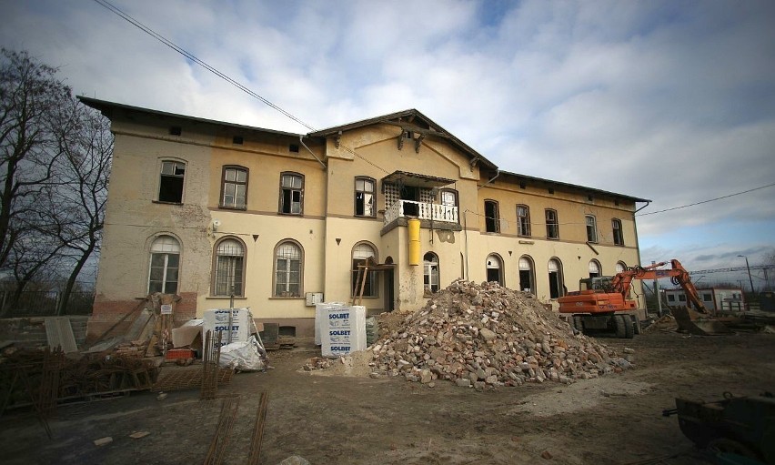 Celem przebudowy tych trzech dworców jest poprawa komfortu i...