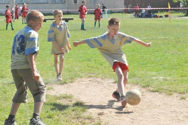 Uczniowie z podstawówki ze Szczawna robili co mogli, żeby stawić czoła lepiej wyszkolonym rywalom. Brakło im doświadczenia, na takiej imprezie debiutowali.