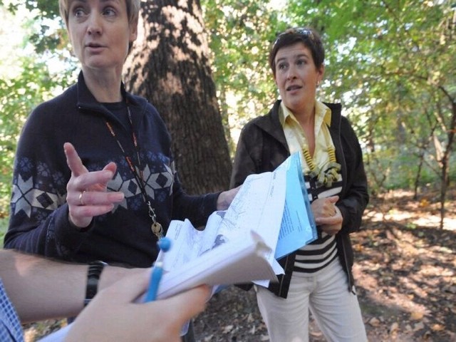 Beata Kosik i Maria Mrówczyńska zapowiadają, że nie dopuszczą do tego, żeby miasto wycięło piękny las.