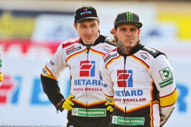 Tai Woffinden (z prawej) i Vaclav Milik.