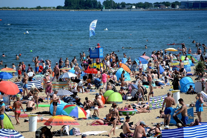 Tłumy na plażach w sobotę, 18.07.2020