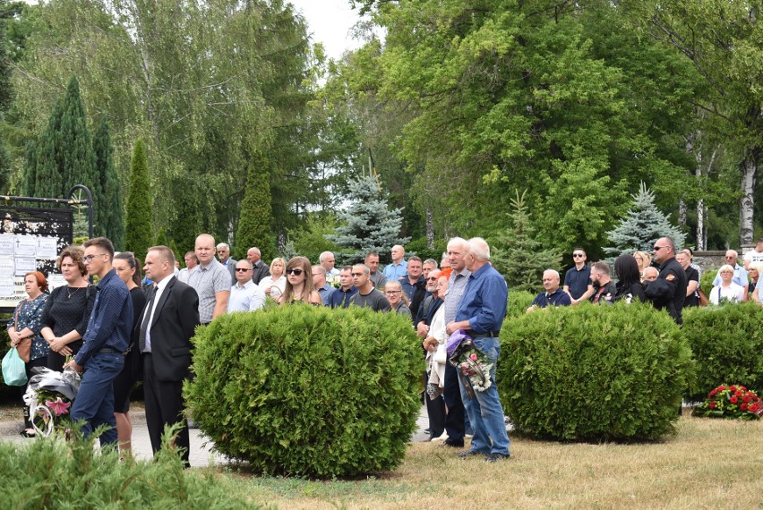 Olkusz. Tłumy na pogrzebie zmarłego kierowcy rajdowego Józefa Cabały