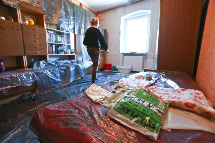 Polacy wciąż pożyczają: na wiosenny remont mieszkania, na...