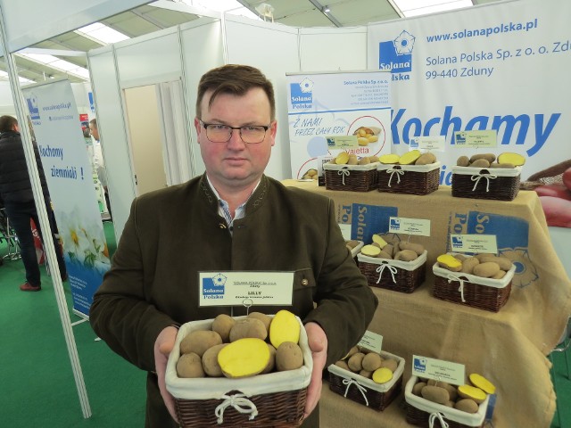 Łukasz Sikora z firmy Solana prezentuje smaczną i odporną na choroby, dobrze się przechowującą odmianę ziemniaków.