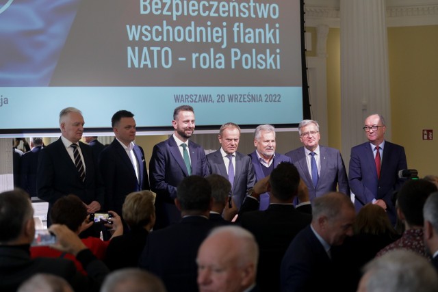 Propozycja Czarzastego, w nieoficjalnych wypowiedziach uczestników konferencji z PO, Polski 2050 czy PSL uznana została za niepotrzebne wyjście "przed szereg", choć oficjalnie politycy starali się unikać jednoznacznych sądów.