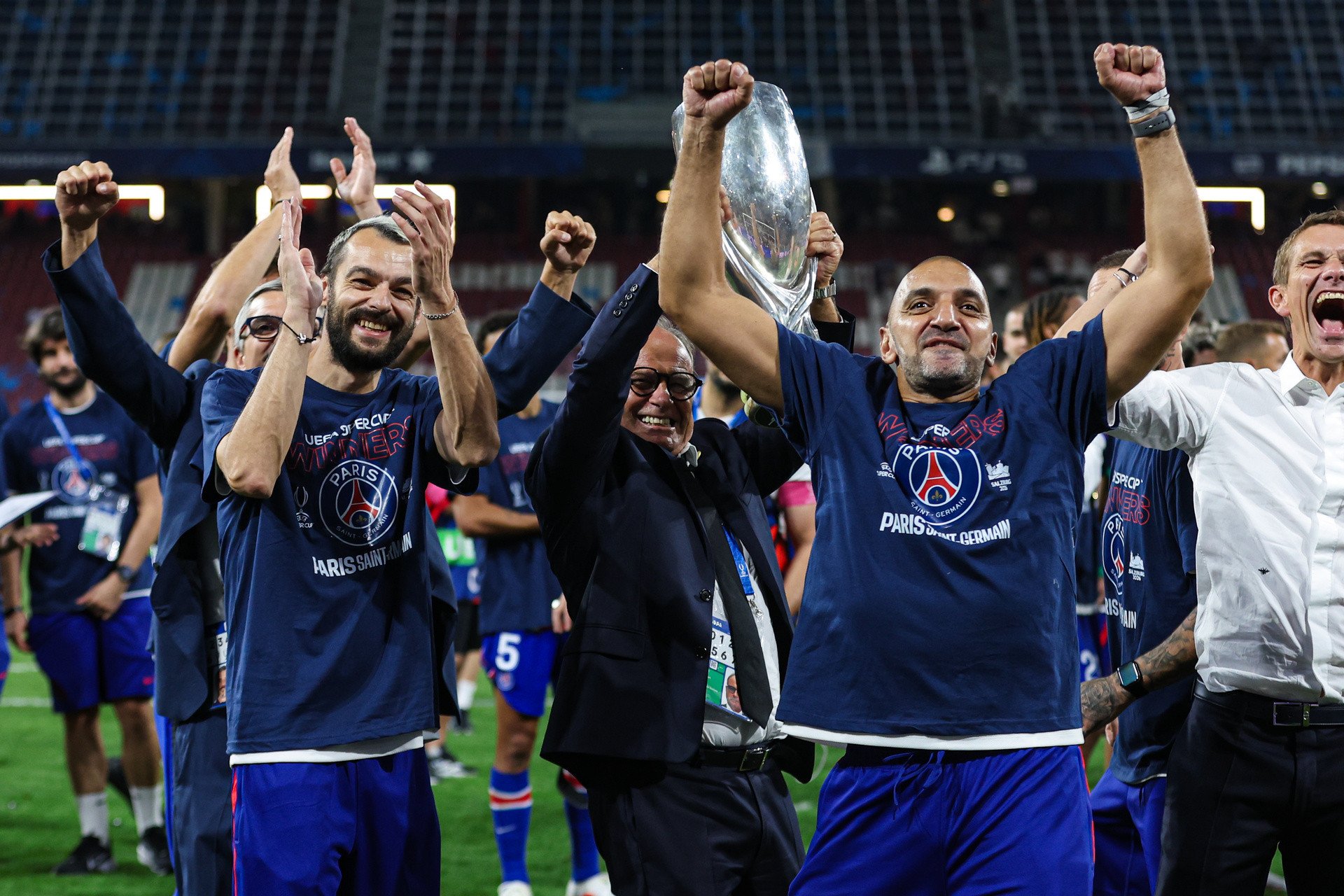 Piłkarze PSG świętowali drugi triumf z rzędu w meczu o Superpuchar Europy. Cash tylko się przyglądał