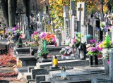 Nielegalny handel grobami w Łodzi. Miejsca na cmentarzach sprzedają w internecie