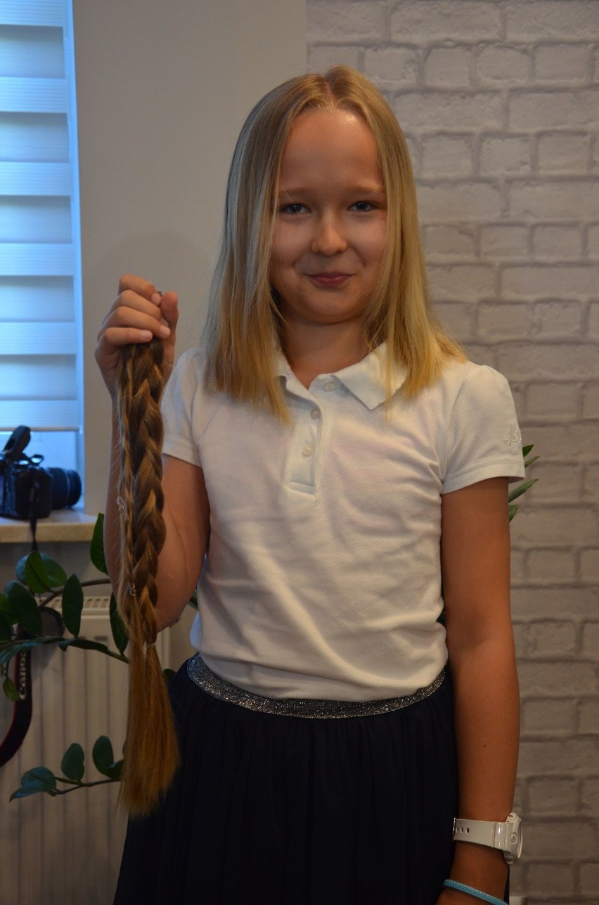 Dziewczynki z Radomia ścięły włosy na peruki dla chorych na raka 
